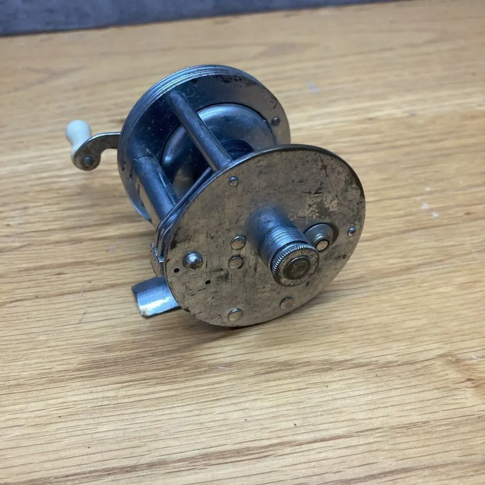 Vintage Bronson Fleetwing 2475‎ Baitcasting Fishing Reel